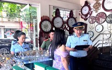 Gần 200 đồng hồ nghi giả mạo thương hiệu nổi tiếng bày bán công khai