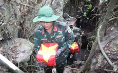 Hình ảnh hang Đá Sập nơi những người lính nằm lại hơn nửa thế kỷ trước khi được tìm thấy