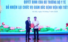 Thứ trưởng Bộ Y tế Đỗ Xuân Tuyên trao quyết định bổ nhiệm lại Giám đốc Bệnh viện Nội tiết Trung ương