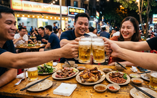 Thói quen giải nhiệt bằng bia hơi ngày hè có thể khiến axit uric tăng vọt