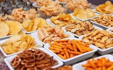 Thức ăn nhanh góp phần khiến nhiều người trẻ mắc bệnh nha chu