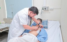 Mẹ nghĩ con 'ngực lõm' do gầy, đến tuổi dậy thì mới phát hiện con bị dị tật chèn ép tim, phổi