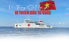 Những 'chiến sĩ áo trắng' mang tình thương ra đảo, mang niềm tin trở về