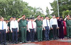 Đại tướng Phan Văn Giang dâng hương tri ân các Anh hùng liệt sĩ tại Nghĩa trang liệt sĩ Đắk Nông