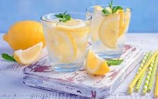 Mỗi ngày nên uống bao nhiêu nước chanh?