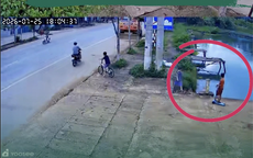 Khoảnh khắc nghẹt thở: Bé trai 11 tuổi cứu sống em nhỏ rơi xuống hồ bằng hành động ai cũng bất ngờ