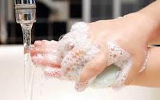6 thói quen nhỏ giúp hạn chế bệnh mùa mưa