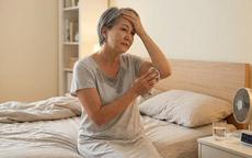 7 sự thật bất ngờ về chứng đổ mồ hôi ban đêm ở phụ nữ mãn kinh