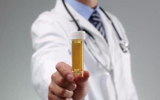 Nước tiểu đục do nguyên nhân gì và cách xử trí