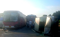 3 ô tô va chạm liên hoàn trên cao tốc Nội Bài - Lào Cai