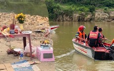 Tìm thấy thi thể nam sinh mất tích 19 ngày, gia đình khóc ngất tại hiện trường