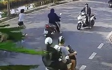 Phẫn nộ thanh niên tông trúng bà cụ sang đường rồi phóng xe bỏ chạy