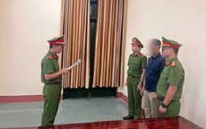 Khởi tố Phó giám đốc chỉ đạo đổ hơn 1.800.000 kg bã bê tông ra môi trường