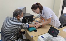 Lý do người trên 60 tuổi nhất định phải tiêm vaccine đầy đủ