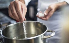 Ăn quá nhạt kéo dài có thể gây hại không?