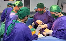 Ca thay khớp háng đặc biệt trên bệnh nhân 100 tuổi tại Quảng Ninh