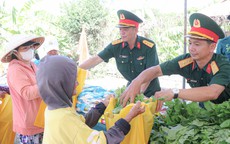 Ấm áp gian hàng 0 đồng sẻ chia yêu thương ở Ba Ngòi