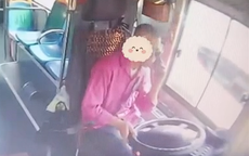 Vừa lái xe vừa sử dụng điện thoại, tài xế nhận cái kết đắng
