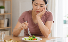 Vì sao người trên 50 tuổi ăn càng ít vẫn khó giảm cân?