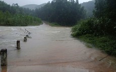 Mưa xối xả liên tục, lũ trên các sông miền Bắc lên rất nhanh