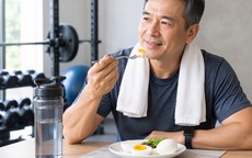 Sau tuổi 50: Nên ăn lòng trắng hay cả quả trứng sau tập luyện?