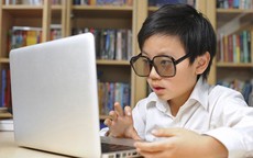 Trẻ dùng thiết bị điện tử sớm có thể chậm phát triển ngôn ngữ