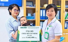 Bé trai bị bỏ rơi trước cổng chùa nhận hơn 11 triệu đồng để phẫu thuật dị tật
