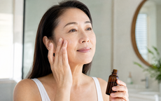 7 thói quen buổi sáng giúp bảo vệ làn da ở tuổi trung niên