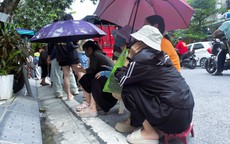 Người Hải Phòng xếp hàng chờ mua bánh Trung thu
