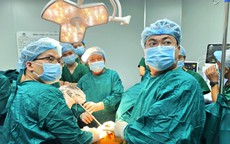 Hai người bệnh được phẫu lồng ngực đầu tiên tại Bệnh viện Phổi Nghệ An được xuất viện