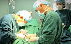 Xem nhẹ cơn đau bìu thoáng qua, trẻ 13 tuổi phải cắt bỏ một bên tinh hoàn