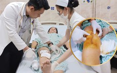 Đứng bán hàng nhiều năm, chủ tiệm tạp hóa phải ngồi xe lăn vào viện
