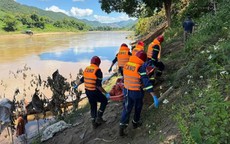 Thanh niên 23 tuổi đi xe máy bất ngờ rơi xuống sông Mã