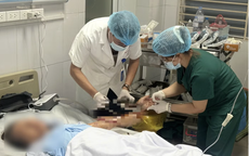 Nằm liệt giường, lóc da, gãy hở xương sau cú tấn công của chó nhà nuôi