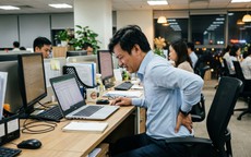 Ngồi quá lâu mỗi ngày, dân văn phòng đối mặt loạt bệnh tật