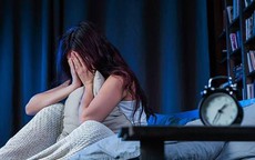 Thức khuya có gây suy thận không?