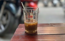Uống cà phê ngay khi thức dậy khiến cơ thể nhanh đuối sức và dễ béo bụng