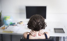 &#193;nh nắng bị l&#227;ng qu&#234;n v&#224; hệ lụy sức khỏe đ&#225;ng lo ngại ở người trẻ tuổi