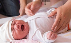 B&#237; quyết gi&#250;p trẻ sơ sinh ngủ ngon v&#224; s&#226;u giấc