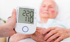 Trời lạnh – m&#225;u đặc: Căn nguy&#234;n thầm lặng g&#226;y đột quỵ ở người cao tuổi