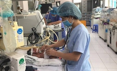 Dấu hiệu nguy hiểm trẻ nhiễm virus hợp b&#224;o h&#244; hấp cần nhập viện ngay
