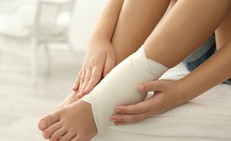 Biểu hiện của bong g&#226;n khớp cổ ch&#226;n