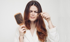 Các phương pháp chữa trị rụng tóc và tác dụng phụ nên biết