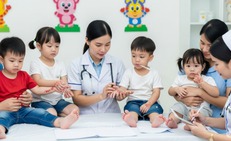 Virus EV71 g&#226;y bệnh tay ch&#226;n miệng khiến trẻ nhập viện ồ ạt, cha mẹ cần l&#224;m g&#236;?