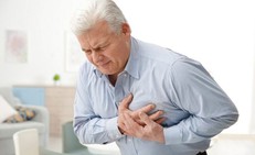 Vì sao người cao tuổi hay bị tụt huyết áp khi thay đổi thời tiết?