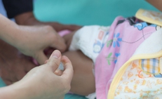 Phòng ngừa viêm phổi do RSV cho trẻ dưới 1 tuổi khi giao mùa