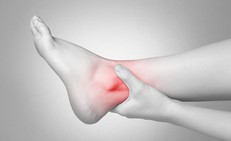 Trẻ thường xuyên đau nhức khớp vào buổi sáng, cảnh báo sớm viêm khớp tự phát