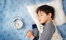 Ngủ trước 23h có giúp trẻ tăng chiều cao?