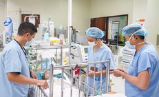 Trẻ chấn thương sọ não nặng do vặn tay ga xe máy điện