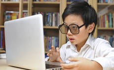Trẻ dùng thiết bị điện tử sớm có thể chậm phát triển ngôn ngữ